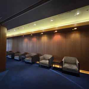 待合スペースは各所に充実しています。