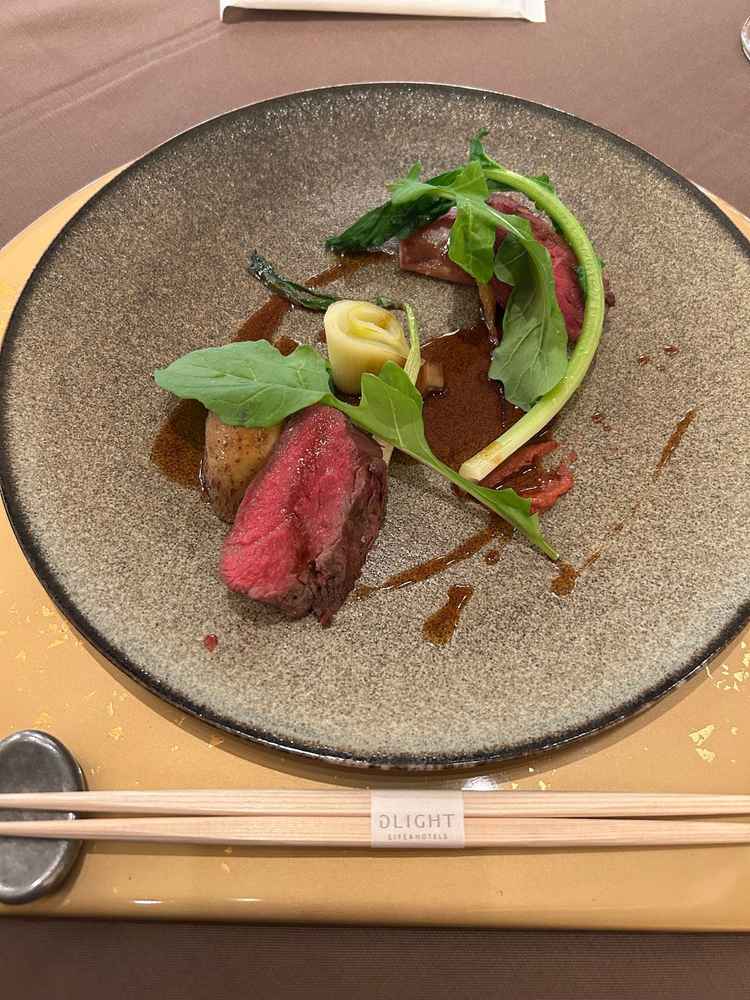 試食会のメイン料理です。お肉と野菜両方とも美味しく、奈良伝統のタレも付いていました。