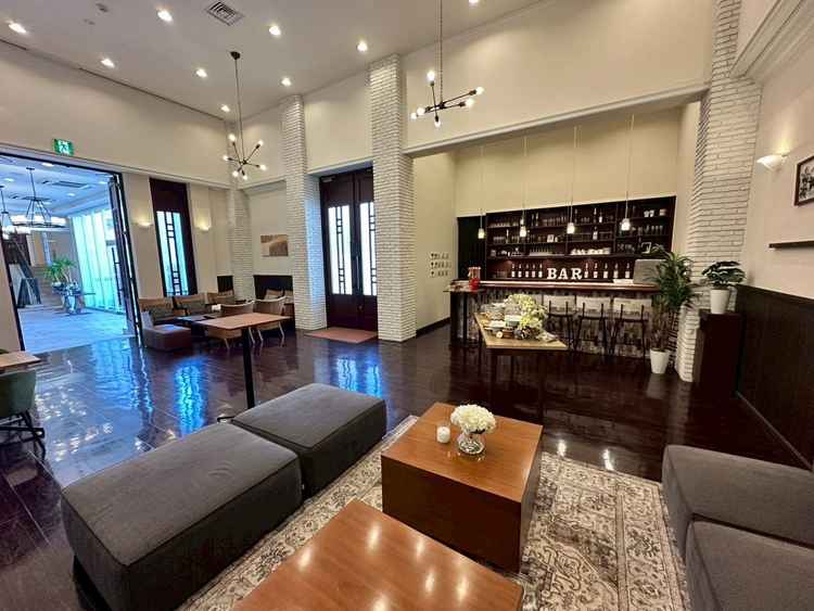 落ち着いた雰囲気で待機できドリンクも豊富。