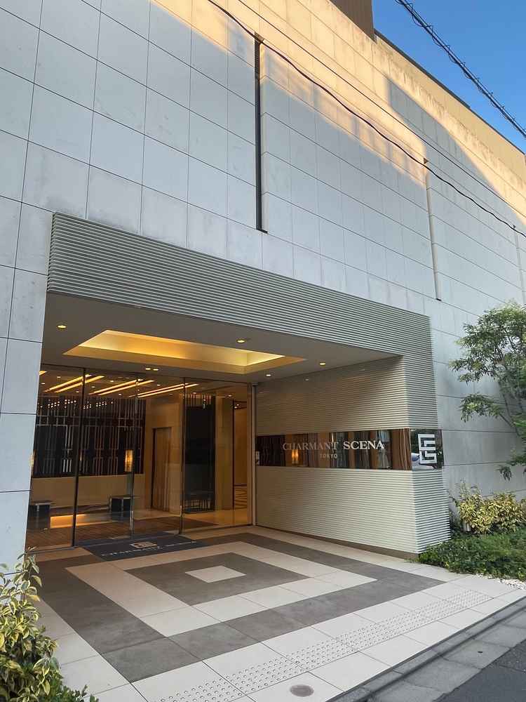 正面入り口（夕方）