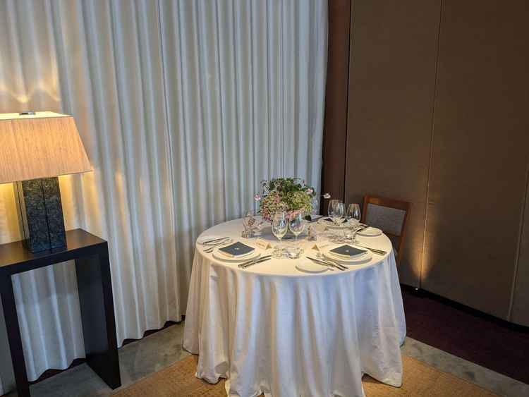 ④披露宴会場のセッティングイメージ。