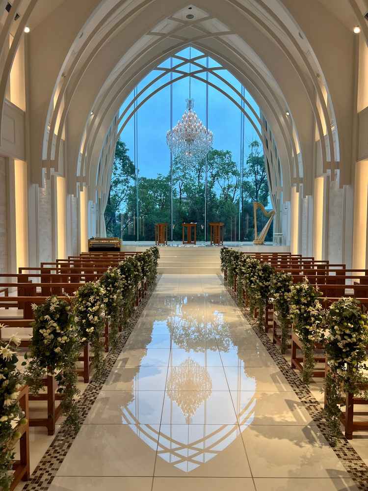 この日は曇りでしたが床にも反射したシャンデアがとっても素敵でした！