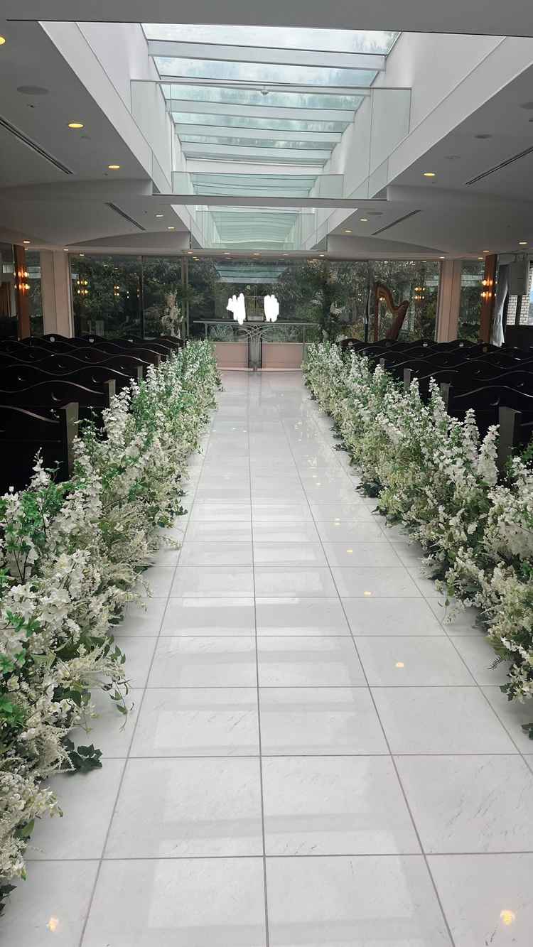 天気が悪くても明るい、唯一無二の天空チャペルが写真で見るよりすごく魅力的でした。