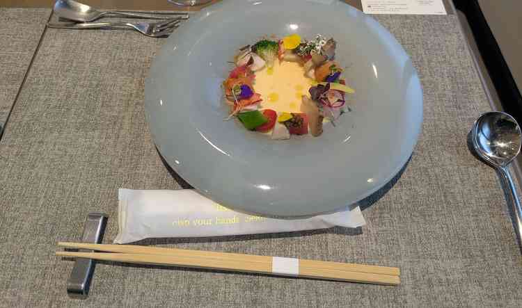 オマール海老、アワビ、キャビアの海の幸〜ゴールドラッシュのスープ仕立て〜