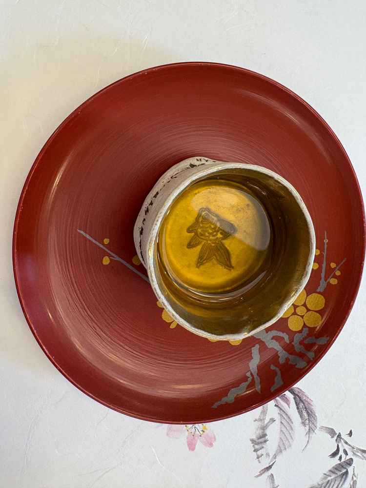 試食会で飲んだ出汁。この出汁をベースに料理を調理しているそう。濃厚で落ち着く味。