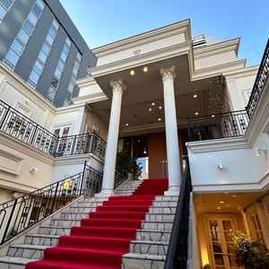 挙式後に降りる階段。挙式後の写真撮影に良いと思った。