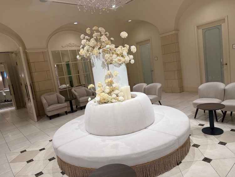 待機所のひとつになります。洗練された雰囲気があり式への気持ちを高ぶらせます