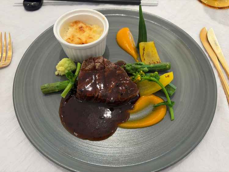 ヒレ肉。1番下のコースでなければヒレ肉だそうです。かなりレベル高かったです！