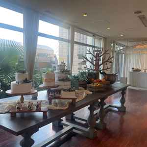 披露宴会場前の部分には、デザートのサンプルを置いていただいたので、当日のイメージもしっかりできました