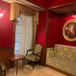 チャペル前のスペースで外国に来たようなレトロな空間だった。