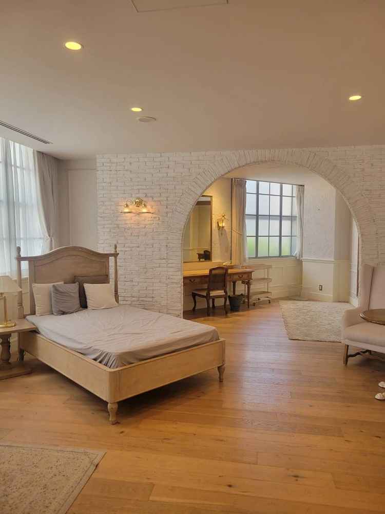 控室。ベッドがあると思わずびっくり。