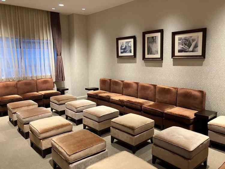 親族の待合室。広いため親族が多くても安心。カーテンで両家のスペースを分けることも可能