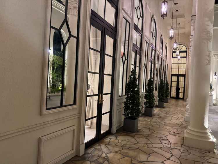 このスペースから入場やケーキ入刀ができるとのことです