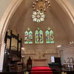 チャペルの大聖堂です。赤いバージンロードが素敵で、見た瞬間に鳥肌が立ちました。