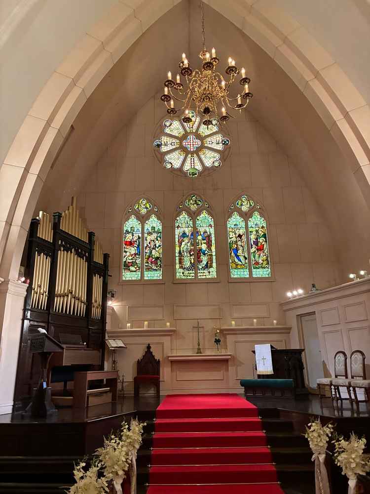 チャペルの大聖堂です。赤いバージンロードが素敵で、見た瞬間に鳥肌が立ちました。