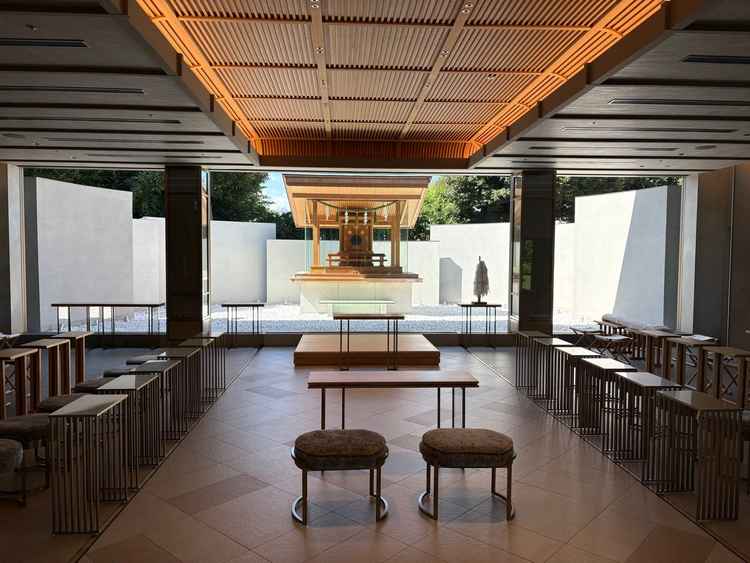 記念館内にある神殿