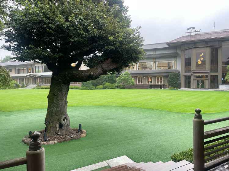 庭園がとてもきれいで、静かで落ち着いた雰囲気でした。どこを切り取っても良い写真が撮れそうです。