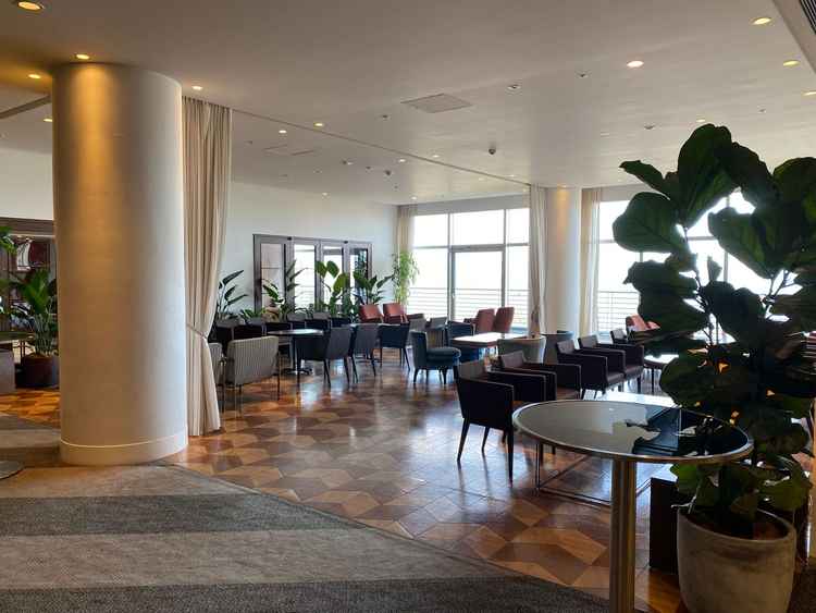 ゲストが待つスペース。ウェルカムドリンクもあり。