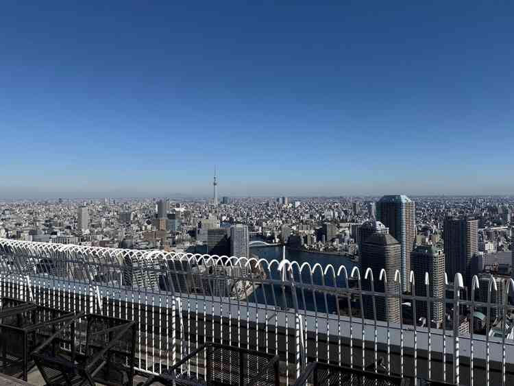 披露宴会場のテラスから見えるスカイツリー側の景色。