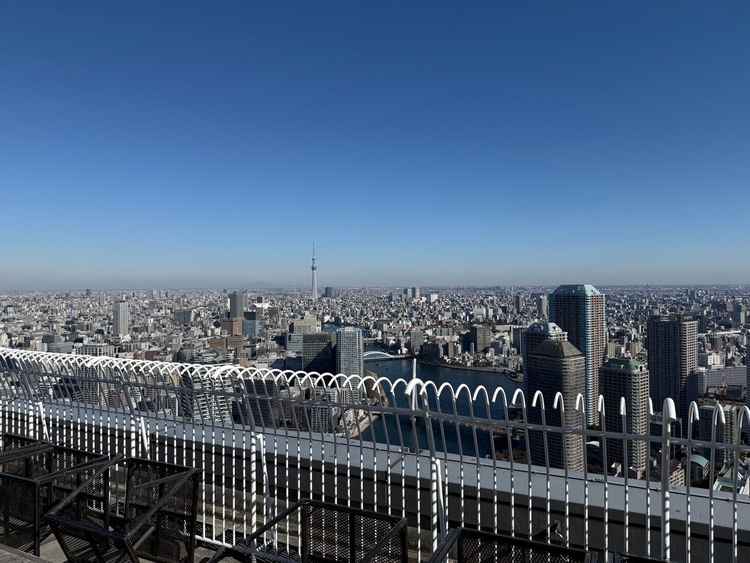 披露宴会場のテラスから見えるスカイツリー側の景色。