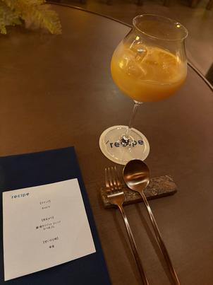 バーテンダーの方がいて、美味しいお酒やノンアルドリンクもメニューが充実していました。