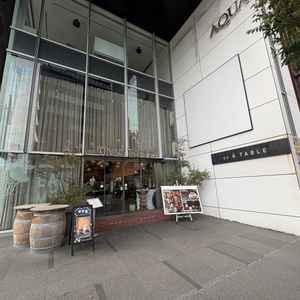 建物の外観。入り口部分には屋根があったため、雨や日差しが強い日でもゲストが困ることはなさそうです。