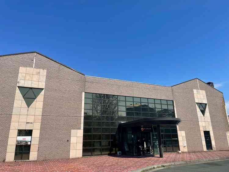 建物の外観。2年程前にリノベーションしたとの事。