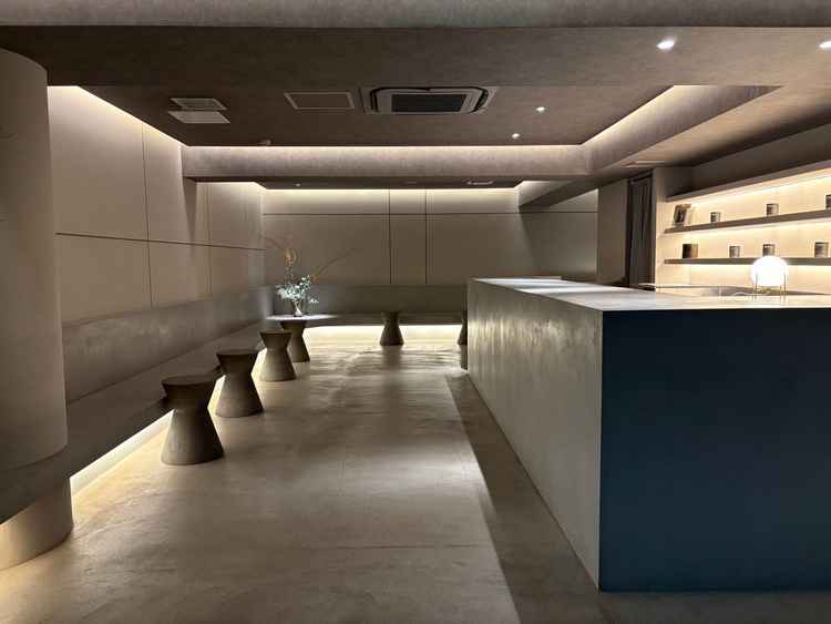 エントランスすぐの待合室