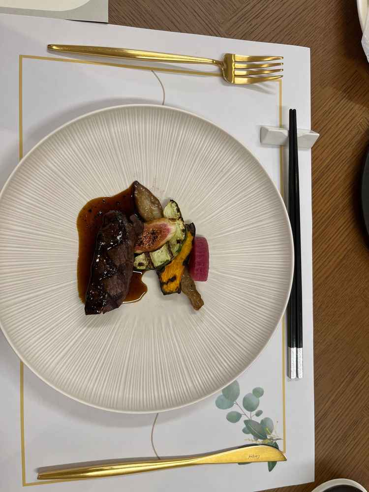 お肉料理がとてもおいしかったです。