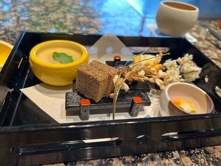 試食ででてきた前菜。前菜も手が込んでいて素敵だった。