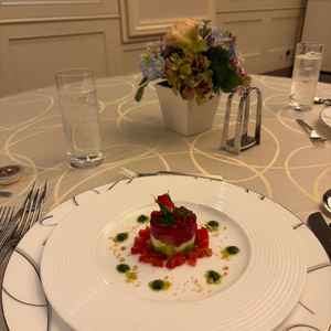 オリジナルのコース料理を選択できる。コースの価格帯は一種類。ドリンクの種類がかなり豊富。