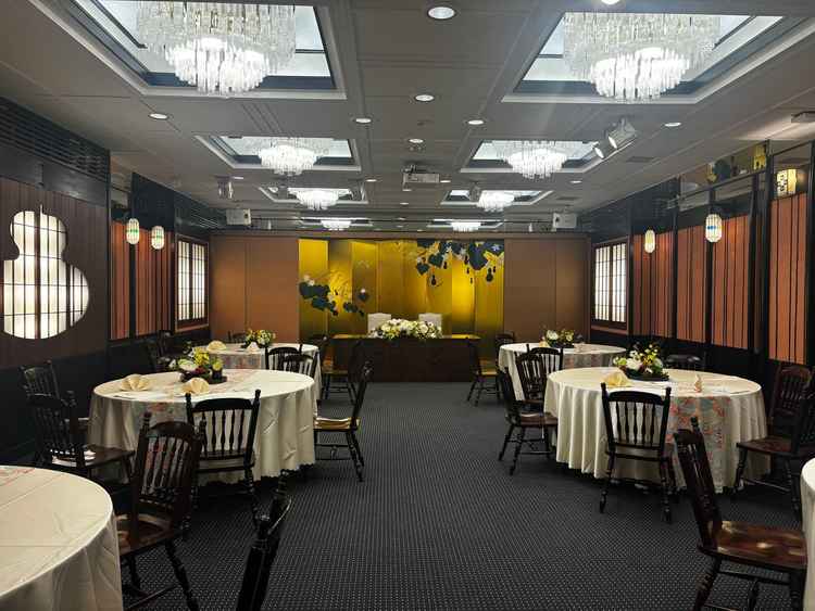 和式と洋式の良い所どりな宴会場。