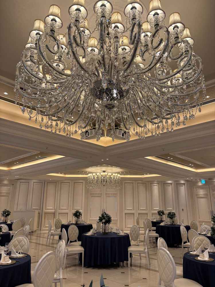 披露宴会場のシャンデリア