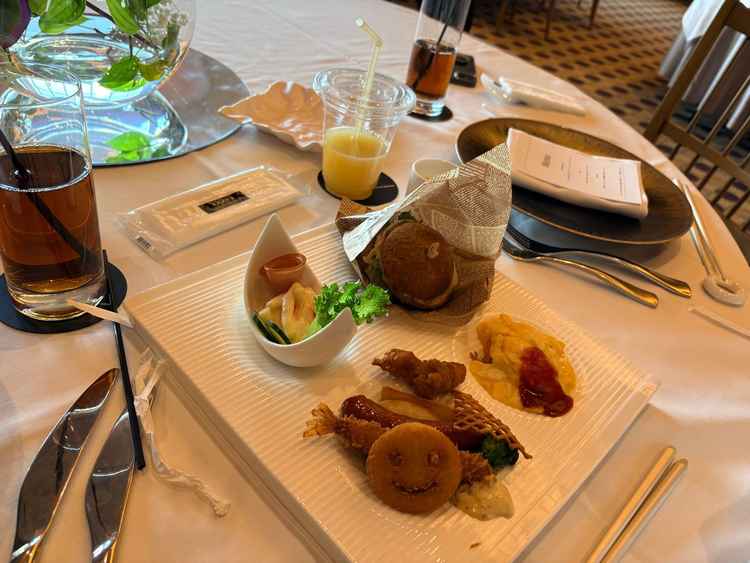 式当日と同じメニューのお子様ランチ。