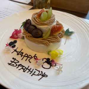 来館日が彼女の誕生日と近かったため、ケーキプレートを用意してくださいました。おもてなしに感動でした。