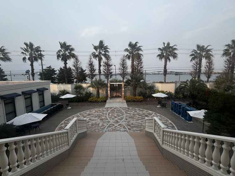 チャペルから外にでた