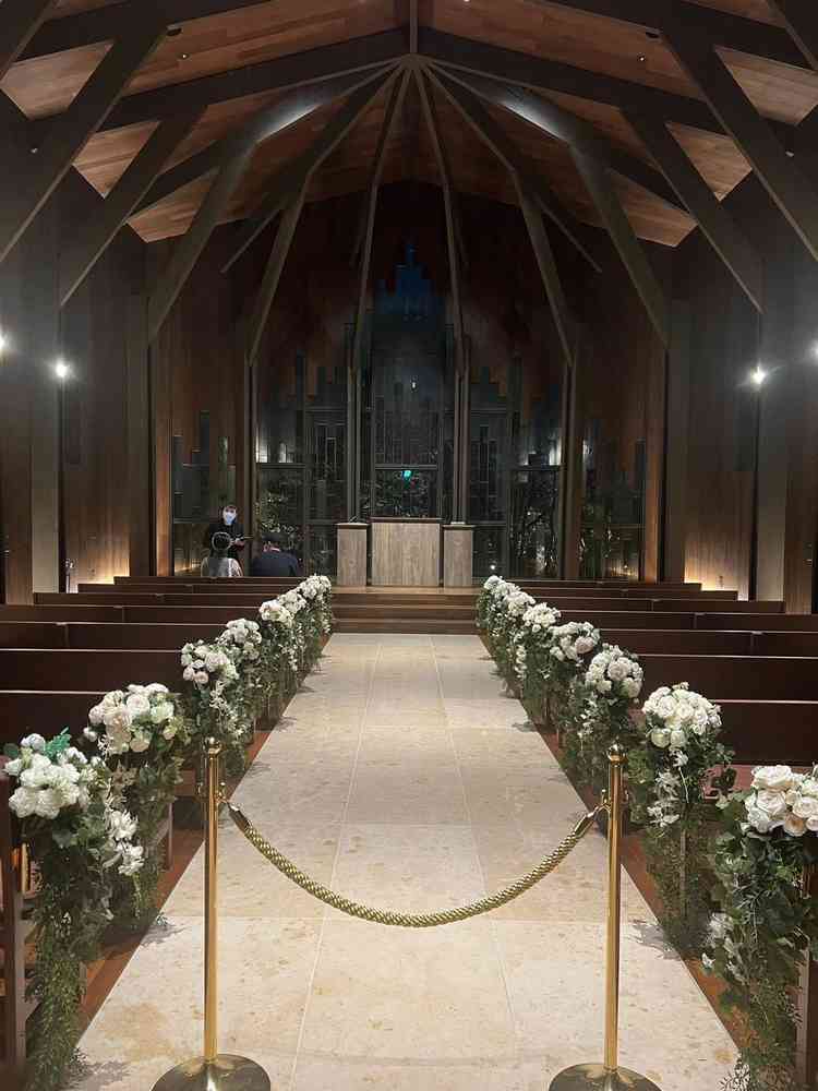 チャペルはやっぱり幻想的で素敵でした。木目調は写真で気に入っていた通り実物もとても素敵で気に入りまし