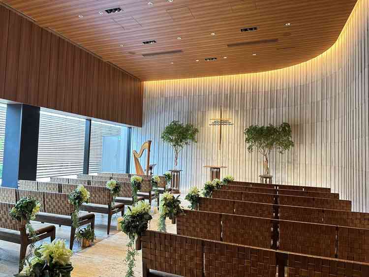 挙式場は光がよく入り落ち着いた雰囲気で良かったです。