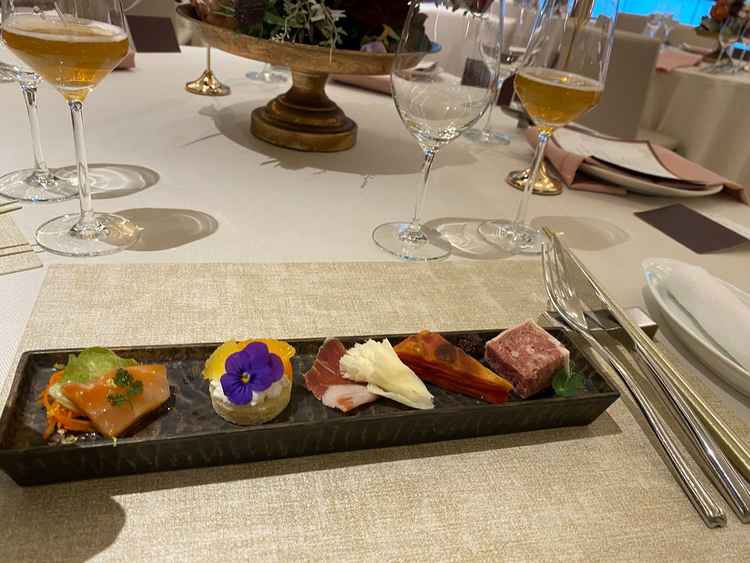 試食の様子。この他も牛肉やピザなどを試食をさせていただき、実際のお料理のイメージが湧きました。