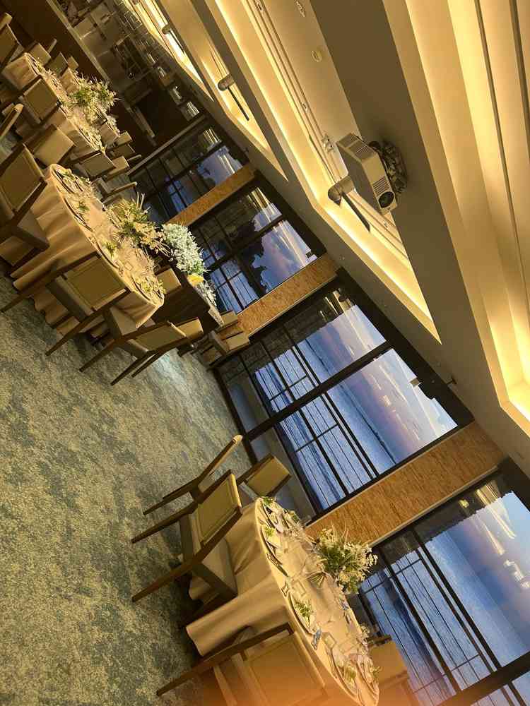 デモ披露宴会場