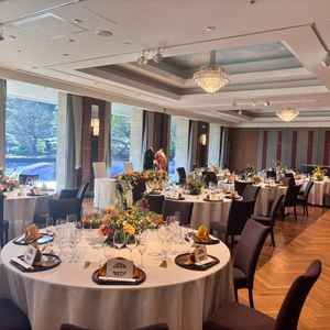 1階にあり窓から日本庭園が見えるパラッツォオータニという会場です。和装も映えそうな雰囲気でした。