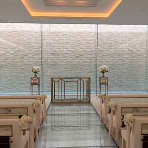 チャペルが他にない滝が流れている綺麗な場所だった