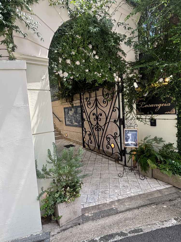 入り口の写真です。シックな雰囲気で良かったです。