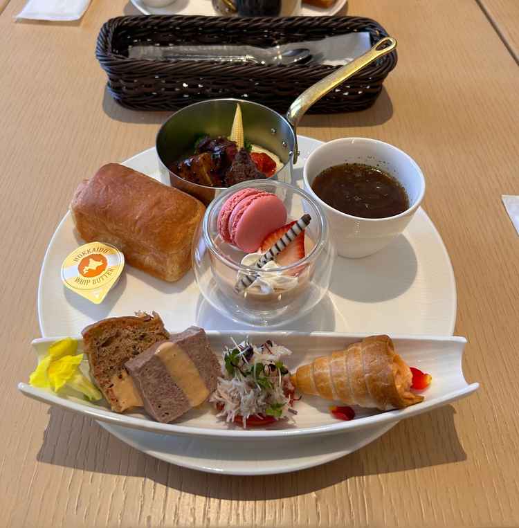 コース料理をワンプレートで試食させていただきました。どの料理も美味しかったです。