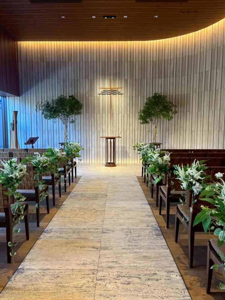 チャペルの静謐さとリゾート感が合わさっていて、挙式を格式高くし過ぎたくない方には合いそうでした！