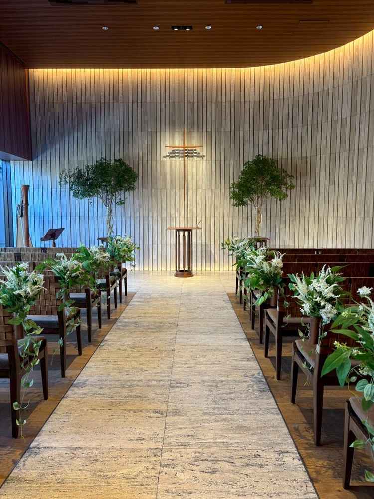 チャペルの静謐さとリゾート感が合わさっていて、挙式を格式高くし過ぎたくない方には合いそうでした！