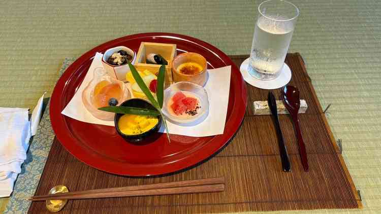 デザート盛り合わせ別アングル。試食