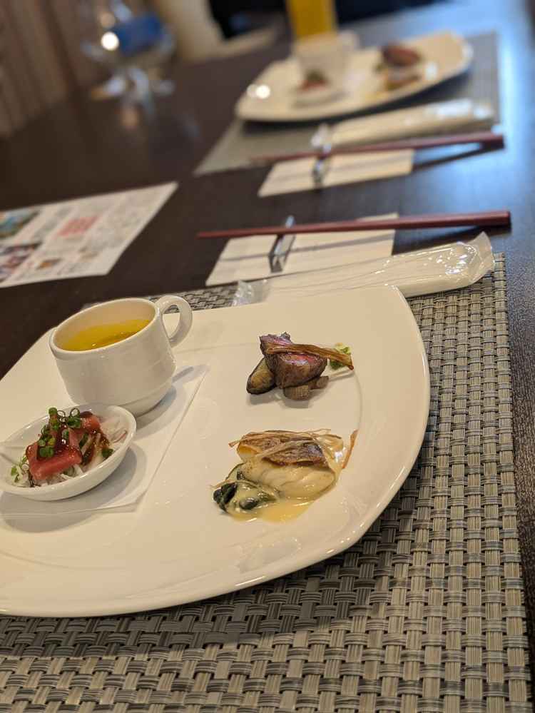 シェフ渾身のワンプレート前日見学のジュレとは同系列でディアーデのシェフが総料理長らしい