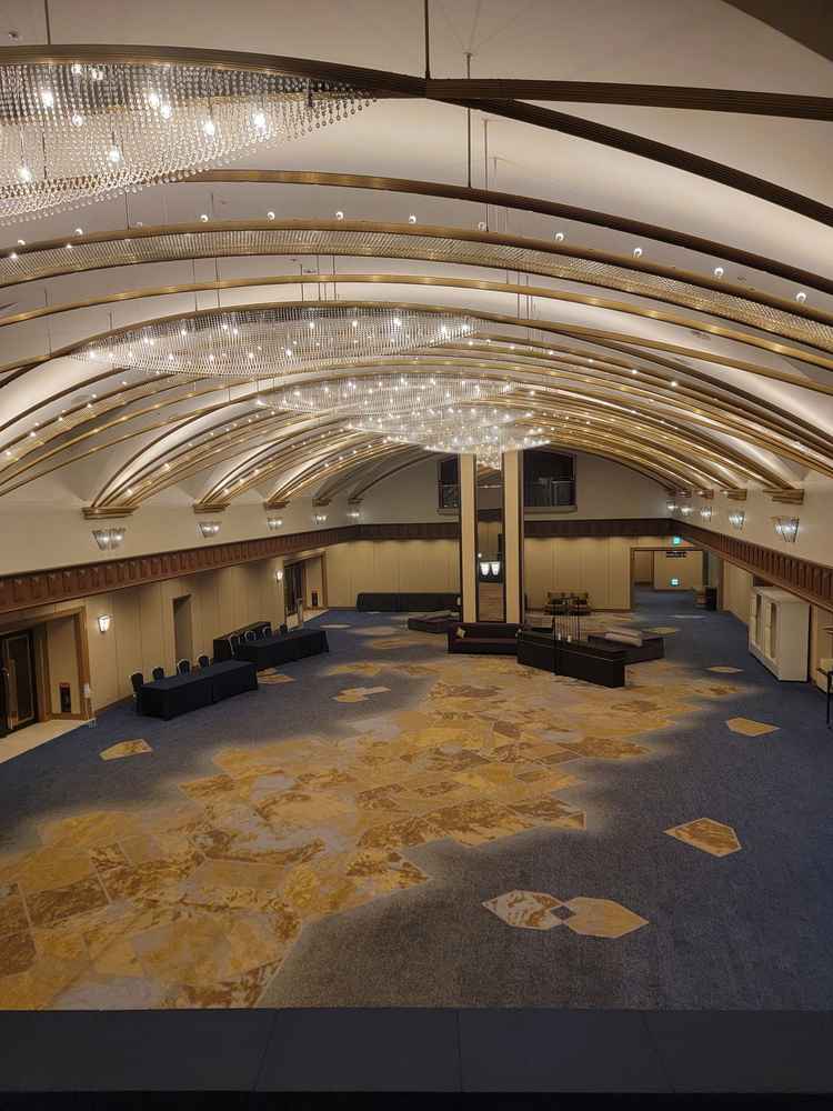 披露宴までに行く道のりの場所でこちらでみんな集まっていくみたいで広くて素敵な場所でした。