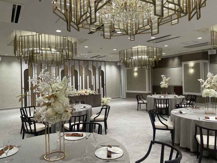 明るくて白くてアットホームな雰囲気の会場。